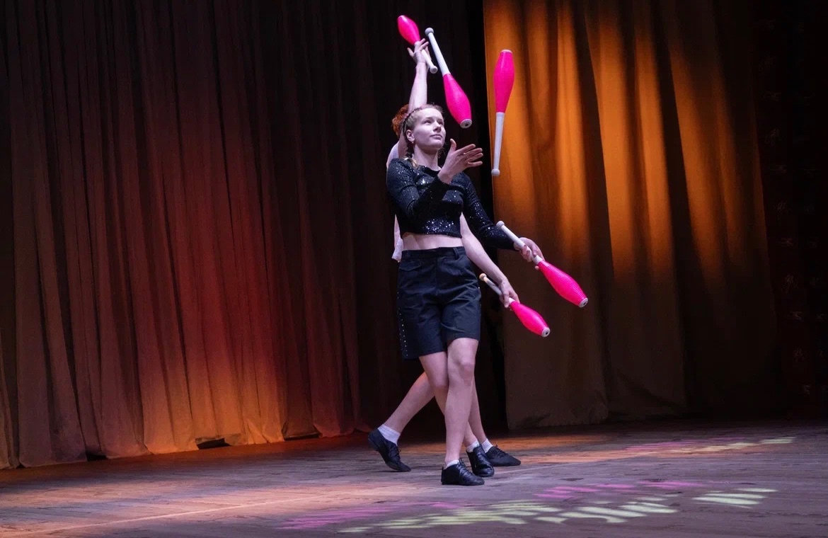 Photo of ОБРАЗЦОВАЯ СТУДИЯ ЖОНГЛИРОВАНИЯ "Circulum"